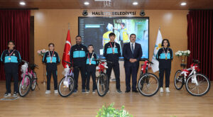 Şanlıurfa’da Tekvandocu 5 sporcuya bisiklet hediye edildi