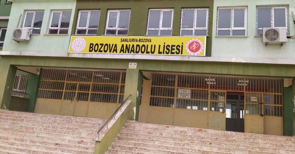 Bozova’da Öğretmenini darp eden Lise Öğrencisinin Babası Okul Yönetimini Suçladı