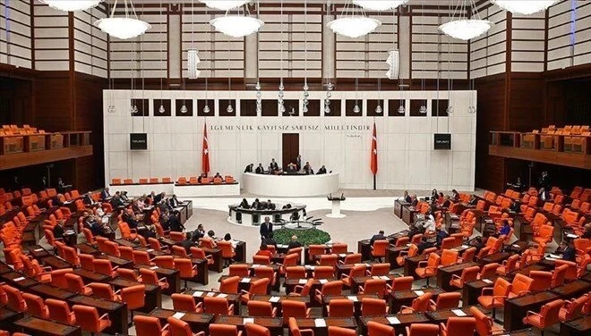Başörtüsü Anayasa teklifi TBMM’de