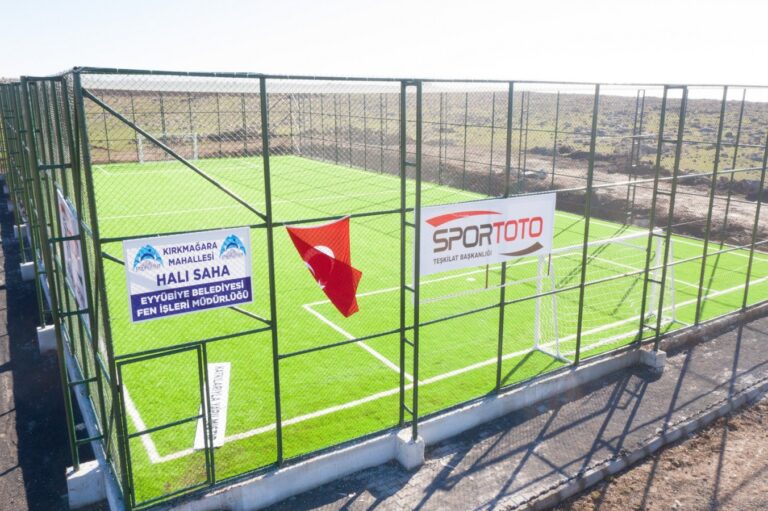 Eyyübiye’de 5 halı sahanın yapımı tamamlandı