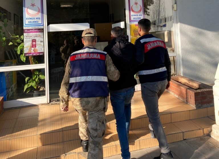 Karaköprü’de uyuşturucu ticaretinden aranan şahıs yakalandı