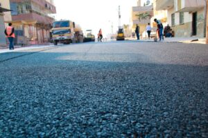 Mehmet Kartal Caddesinde sıcak asfalt serimine başlandı