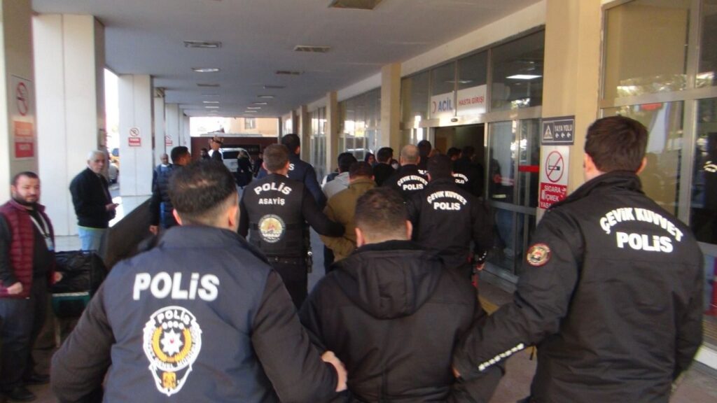 Urfa merkezli operasyonda gözaltına alınan 22 zanlının 16’sı tutuklandı