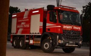 Urfa’da seyir halindeki tır yandı