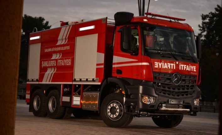 Urfa’da seyir halindeki tır yandı