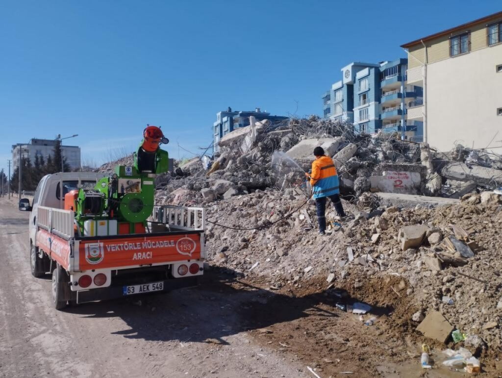 Büyükşehir’den komşu il Adıyaman’da ilaçlama çalışması