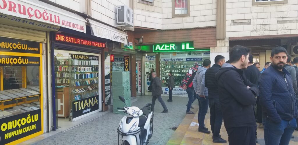 Depremde hasar gören Kapaklı Pasajı boşaltılıyor