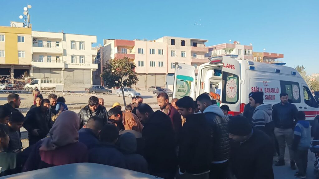 Haliliye’de motosiklet bebek arabasına çarptı!