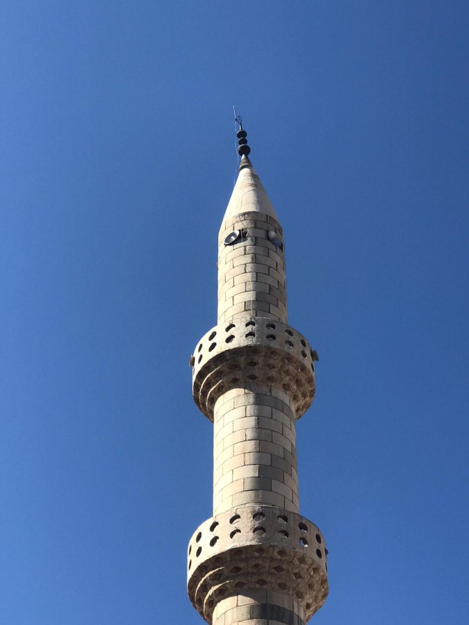 Şanlıurfa’da depremde caminin hasar gören minaresi tehlike oluşturuyor