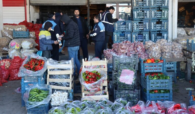Urfa’da artan yaş sebze fiyatları sonrası zabıtadan ortak denetim