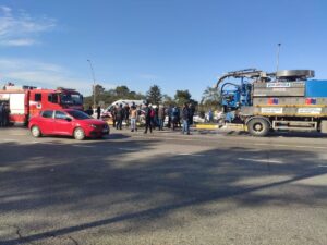 Şanlıurfa’da kontrolünü kaybeden sürücü bariyerlere çarparak durabildi