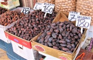 Şanlıurfa’da Ramazan’ın vazgeçilmezi hurma cep yakıyor