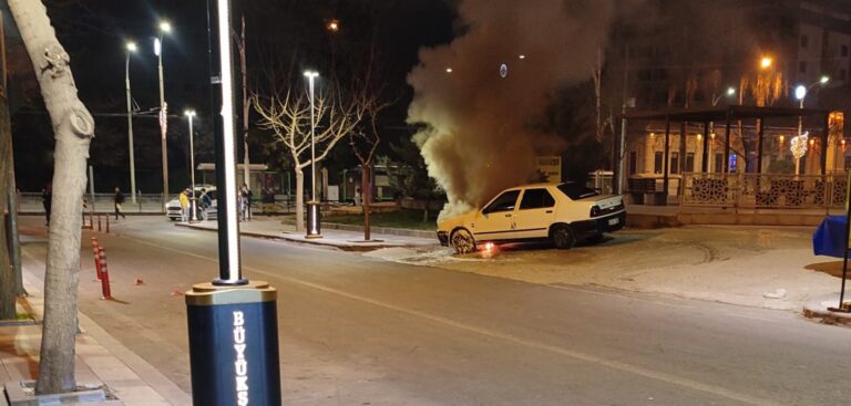 Şanlıurfa’da araç alev aldı!