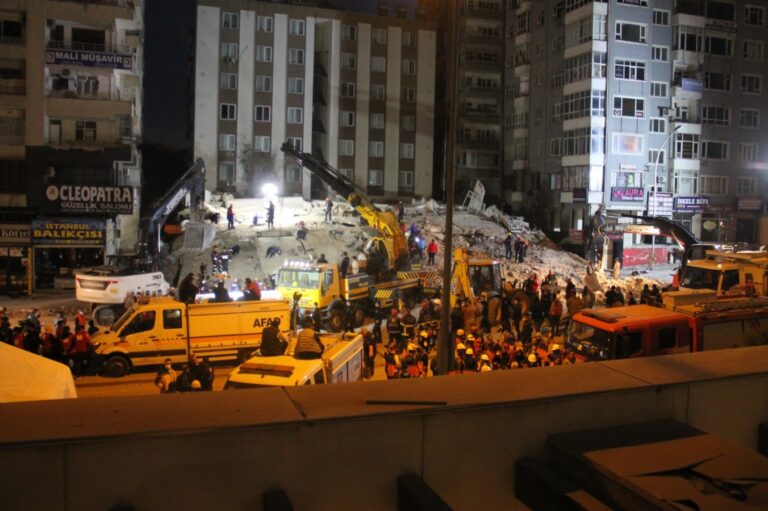Şanlıurfa’da çöken binada arama kurtarma çalışmaları tamamlandı