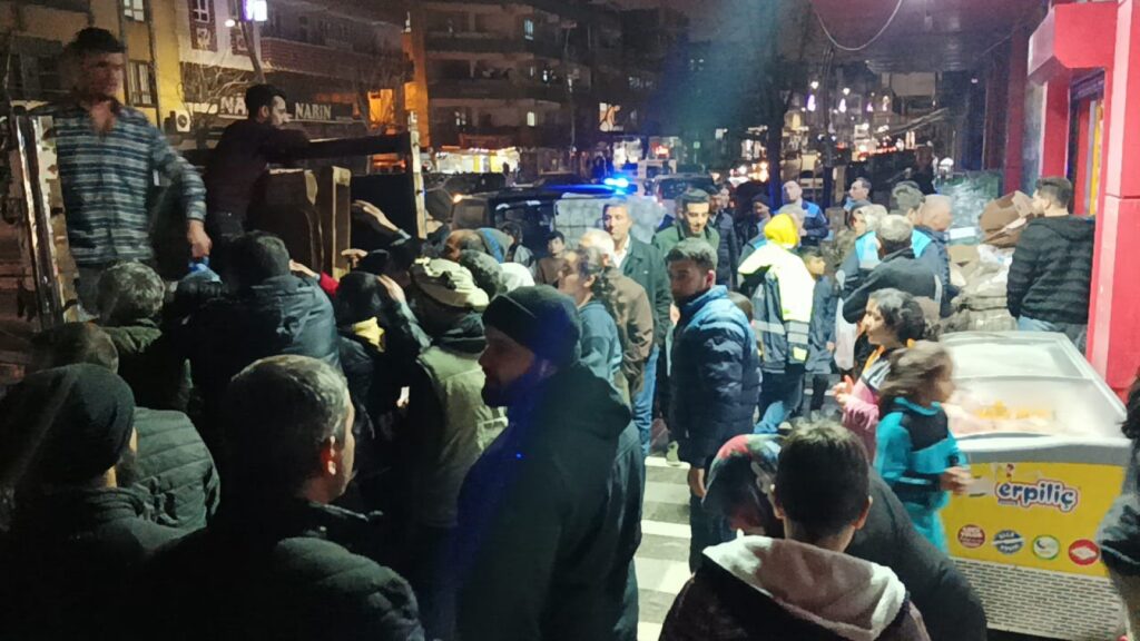 Şanlıurfa’da su kuyruğu! Zam ve su stoku iddiası…