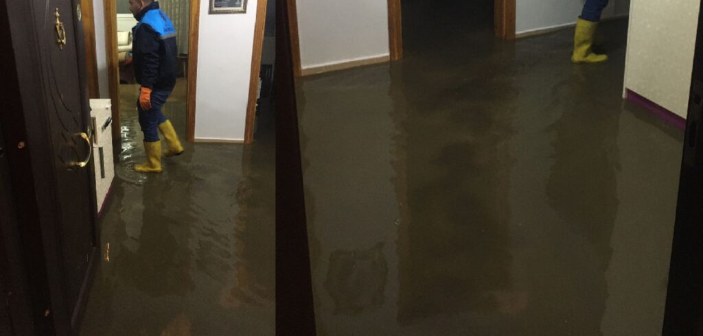 Siverek’te yağış sonrası evi su bastı!