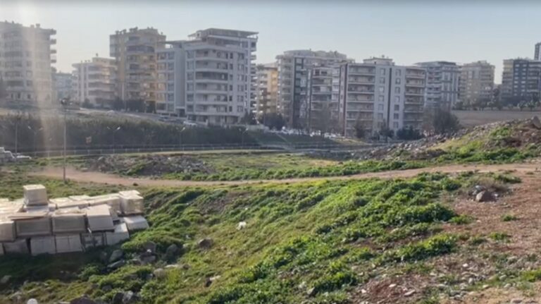 Şanlıurfa’da dere yatağına yapılan binalar korkutuyor