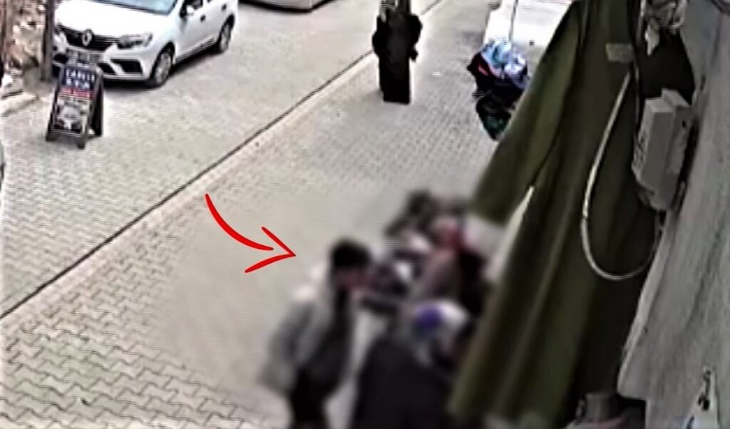 Şanlıurfa’da güpegündüz telefon hırsızlığı kameraya yansıdı!