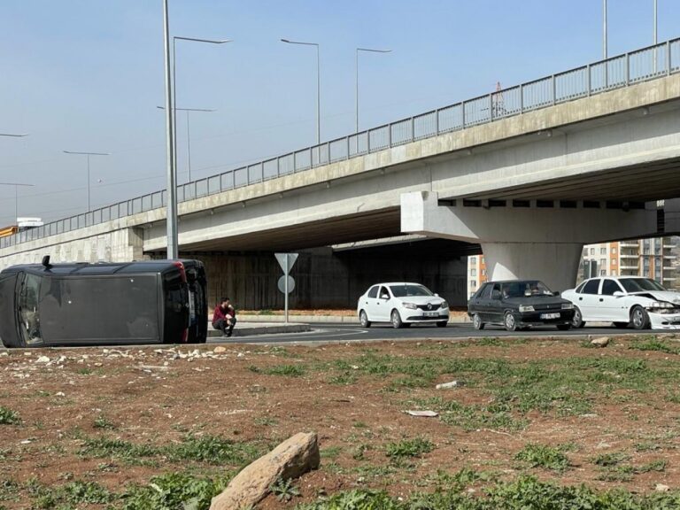 Şanlıurfa’da kavşakta dikkatsizlik kaza getirdi!