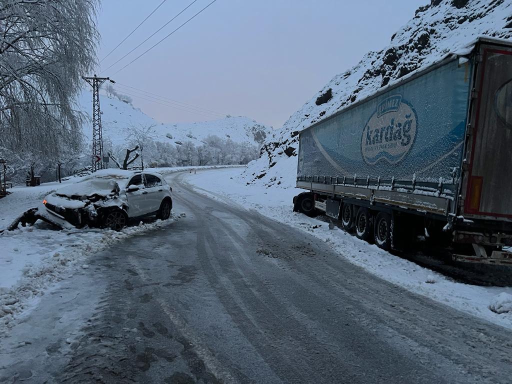 Şanlıurfaspor konvoyunda kaza 3 yaralı