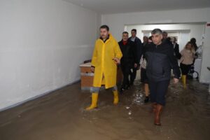 Şanlıurfa’da yoğun bakımı su bastı, hastalar sevk edildi!