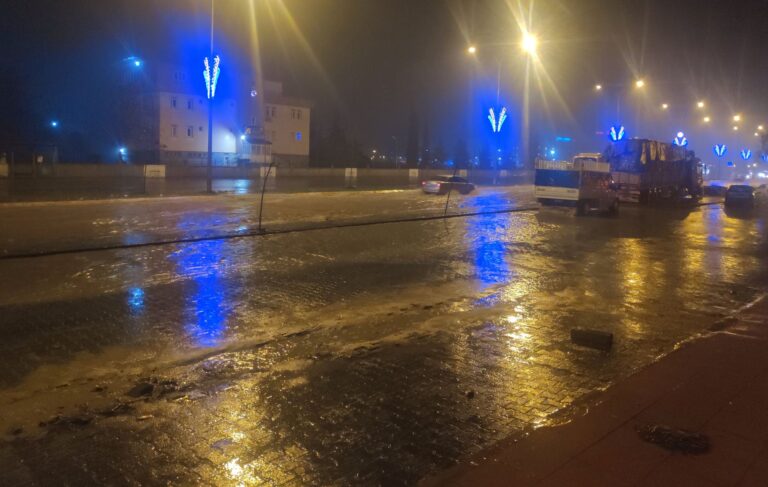 Şanlıurfa’da sağanak yağış etkili oluyor