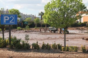 Şanlıurfa’da selden etkilenen AVM’de tahliye ve temizlik işlemleri sürüyor
