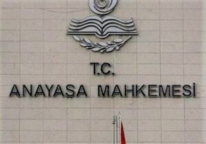 AYM’den kadınlar için “soyadı” kararı