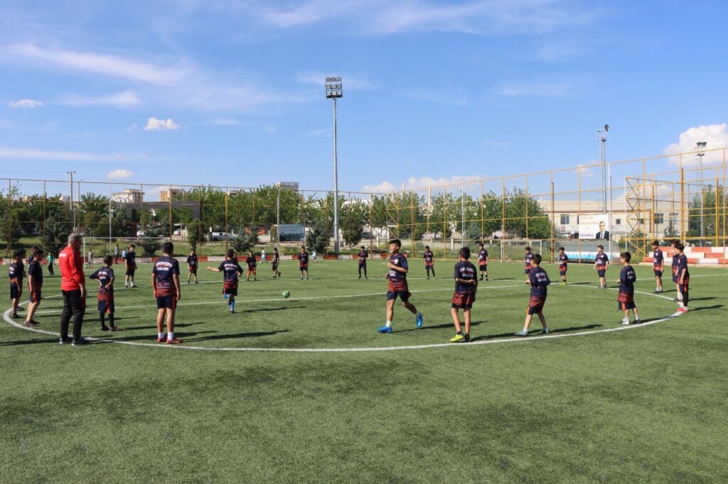 Hataylı kardeşler depremin yaralarını Şanlıurfa’da sporla sarıyor