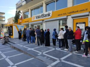 Şanlıurfa’da DASK kuyruğu vatandaşı mağdur ediyor