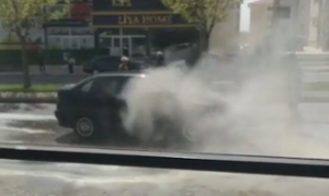 Karaköprü’de seyir halindeki otomobil yandı