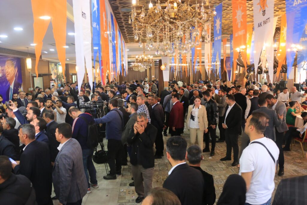 Şanlıurfa’da Ak Parti Bayramlaşma programına vatandaşlardan yoğun katılım