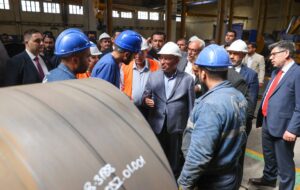 Bakan Bozdağ Şanlıurfa’da işçilerle görüştü