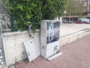 Şanlıurfa’da elektrik panosu tehlikeye davetiye çıkarıyor