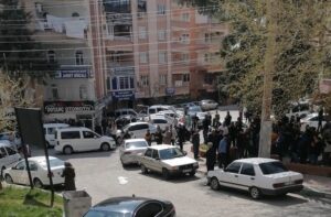 Şanlıurfa’da namus cinayeti kadın tartıştığı erkeği sokak ortasında silahla vurdu