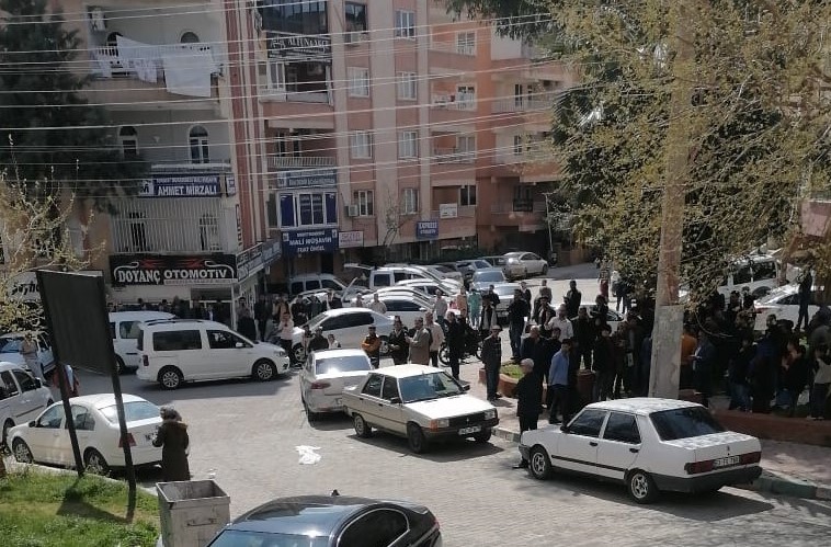 Şanlıurfa’da namus cinayeti kadın tartıştığı erkeği sokak ortasında silahla vurdu