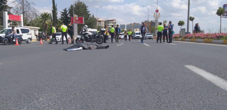 Şanlıurfa’da yolun karşısına geçmeye çalışan anne ile çocuğuna otomobil çarptı!