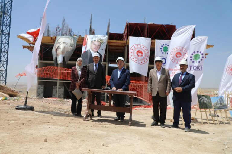 Bakan Bozdağ Şanlıurfa’daki deprem konutlarında ilk teslimat tarihini açıkladı