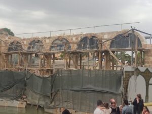 Balıklıgöl’de çöken doğu revaklarının ayakları dikildi