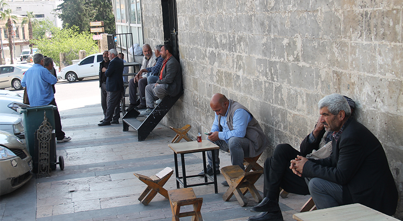 Şanlıurfa’da işçiler Bayramlarında bile iş umuduyla bekliyorlar