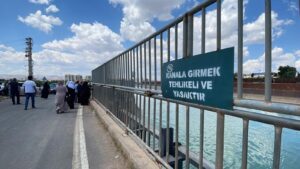 Şanlıurfa’da ailelerin kanal boyunda acı bekleyişi sürüyor