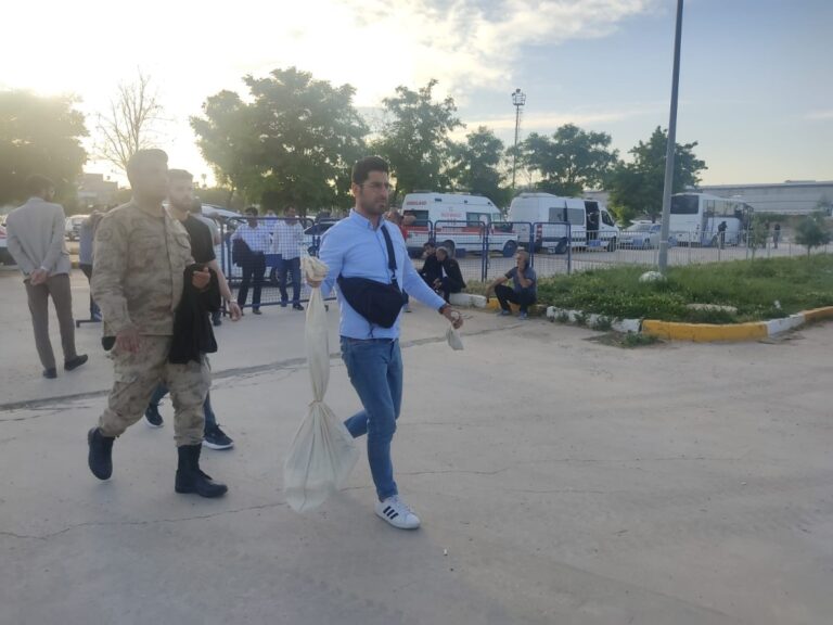 Şanlıurfa’da sayılan oylar il seçim kuruluna gelmeye başladı