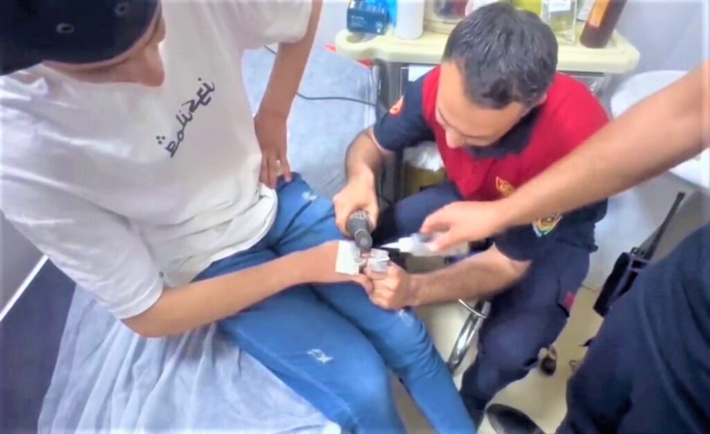 Şanlıurfa’da gencin parmağına sıkışan yüzüğü itfaiye çıkardı!