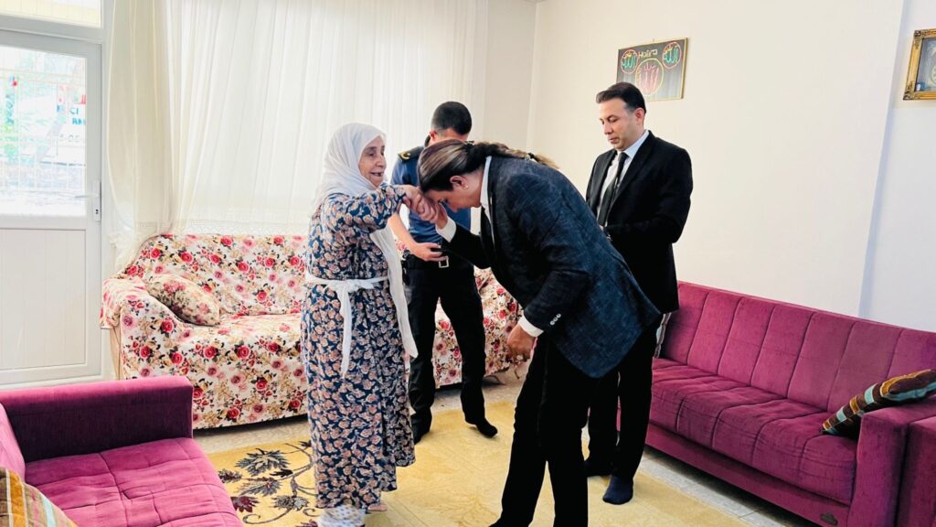 Şanlıurfa’da şehit yakınları ve gazilere bayram ziyareti