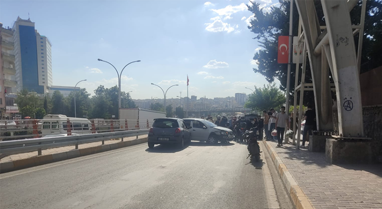 Şanlıurfa’da iki aracın çarpışması sonucu kaza meydana geldi