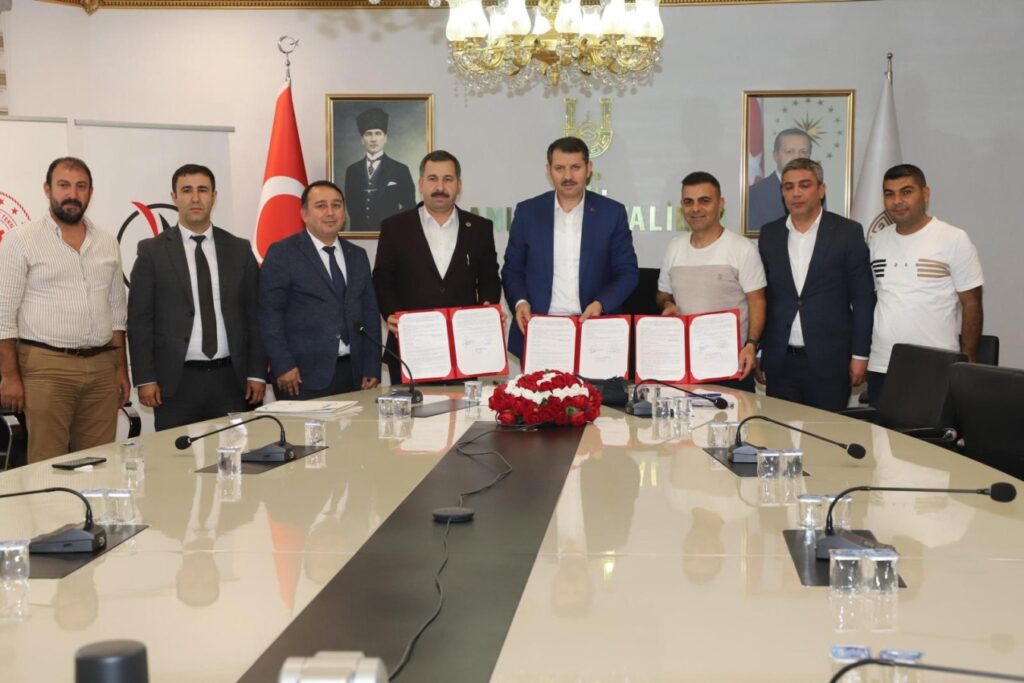 Karaköprü’de 225 kişinin istihdam edileceği fabrika kuruldu