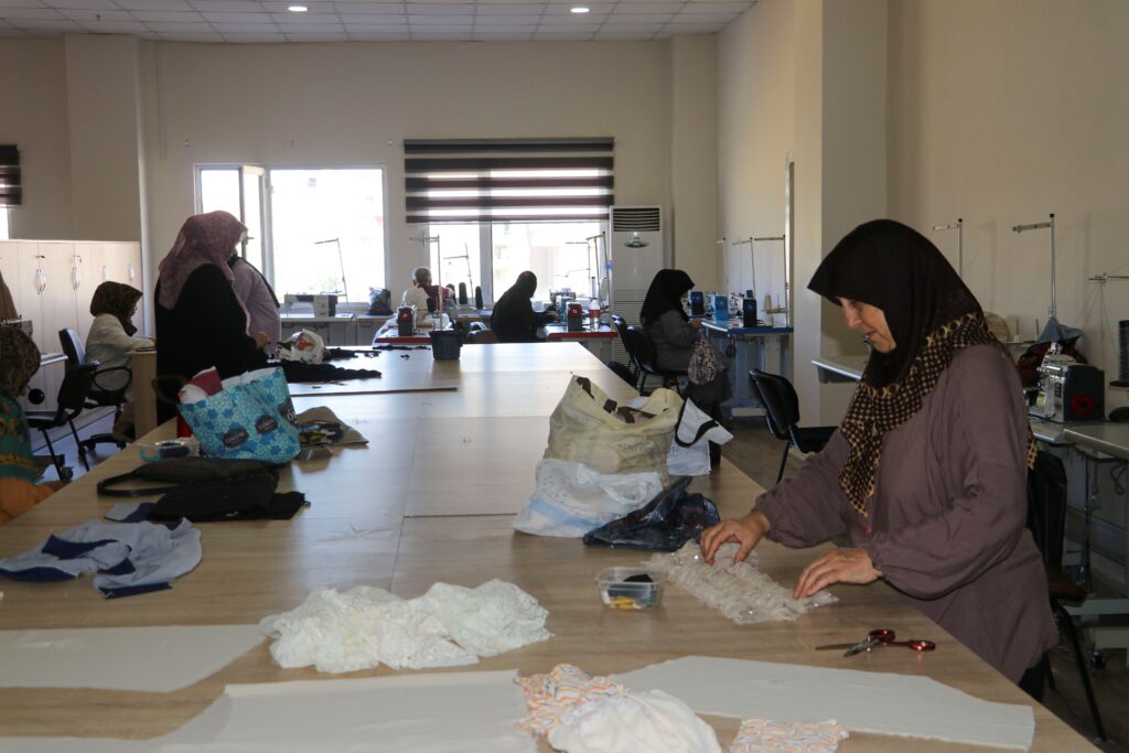 Karaköprü’de kadınlar zamanını kurslarda değerlendiriyor