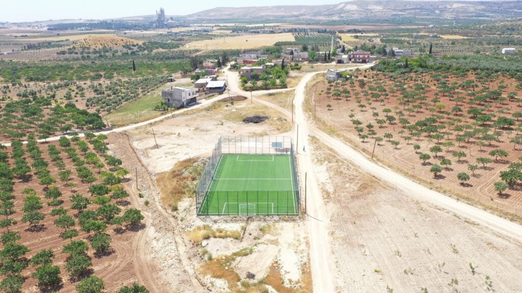 Karaköprü’ye bir sentetik çim saha daha