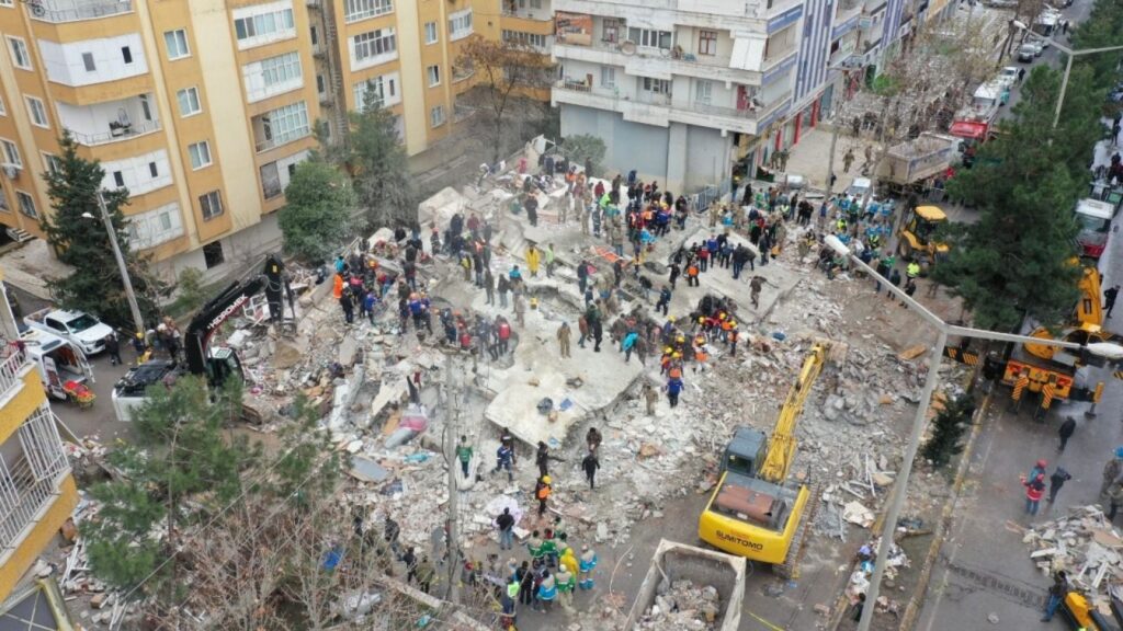 Kendi evini yapacak depremzedeye 500 bin TL hibe verilecek