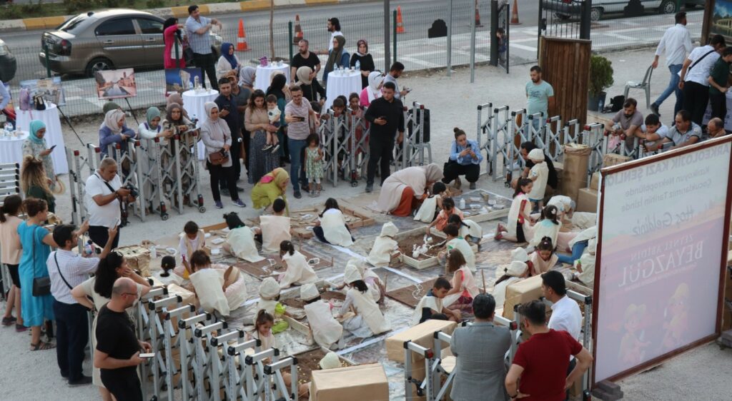 Şanlıurfa’da Minik arkeologlar Kızılkoyun Nekropolünde kazı yaptı